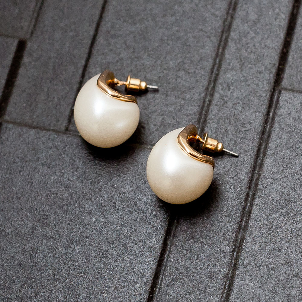 pearl-drop-earrings