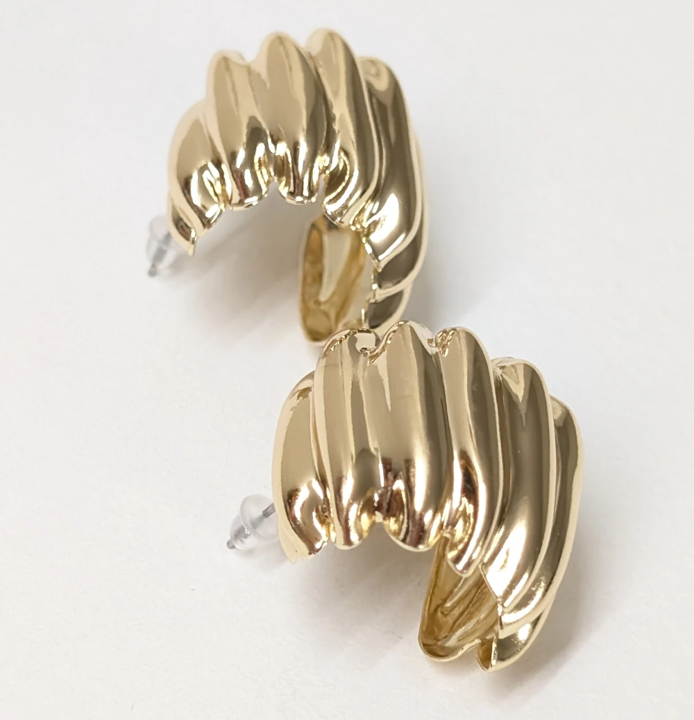 Curved Bold gold Hoops