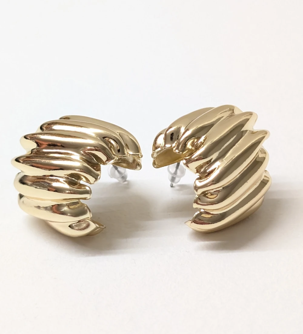 Curved Bold gold Hoops